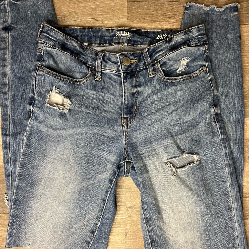 Preloved Distressed Jeans